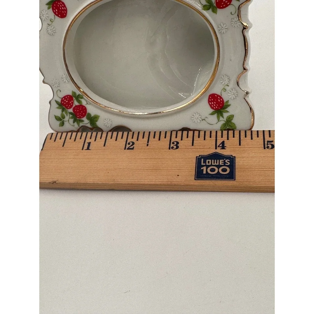 Vintage Enesco Japan Ceramic Strawberry Picture Frame Gold Trim Small Oval White